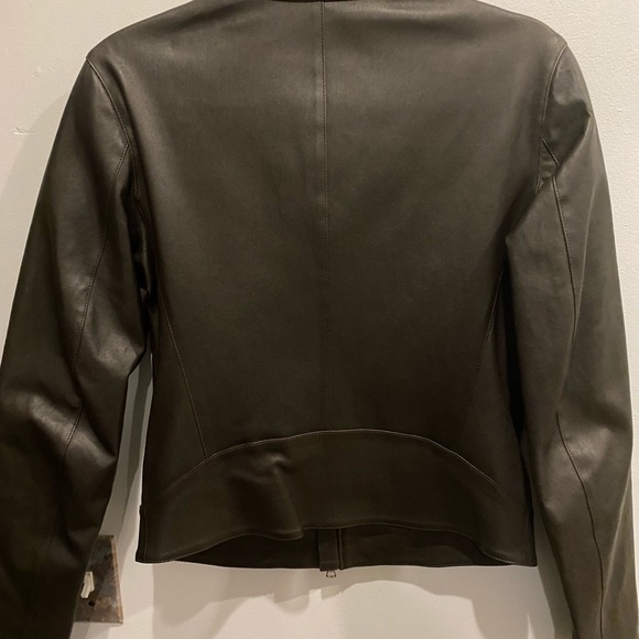 CLASSICS by WORTH NWT STRETCH LEATHER JACKET, BROWN, Size 6. Zipper w/pockets. - Picture 2 of 10